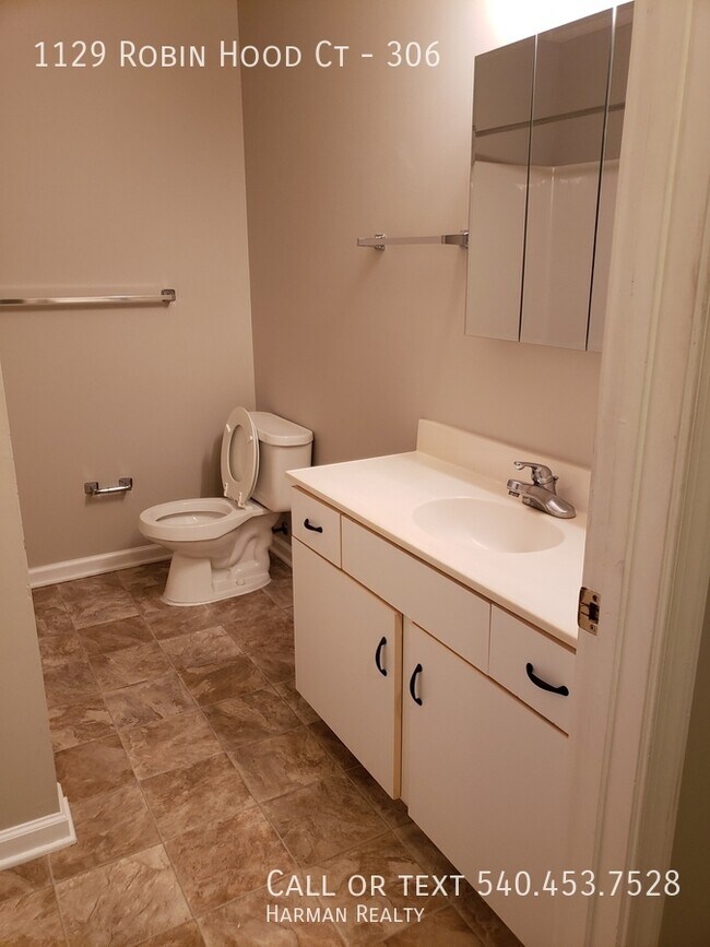 Building Photo - 1129 Robin Hood Ct