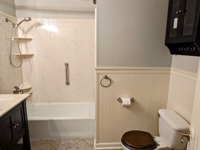 Building Photo - Updated 3/2 in Scott with Country Views!