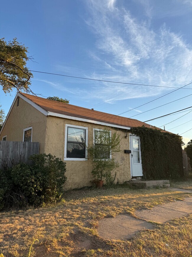 Building Photo - 211 SW 36th Ave