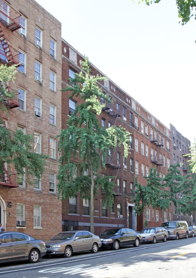 Primary Photo - 77-79 Seaman Ave