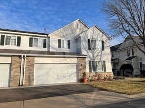 Building Photo - 11011 Oak Grv Cir