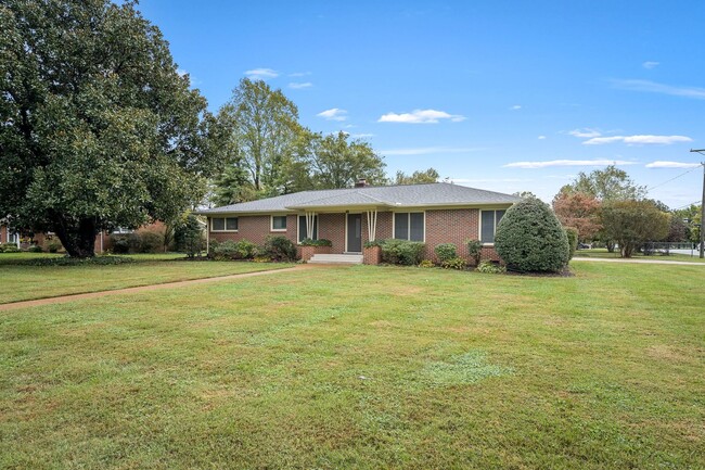 Building Photo - 902 Whitehall Rd