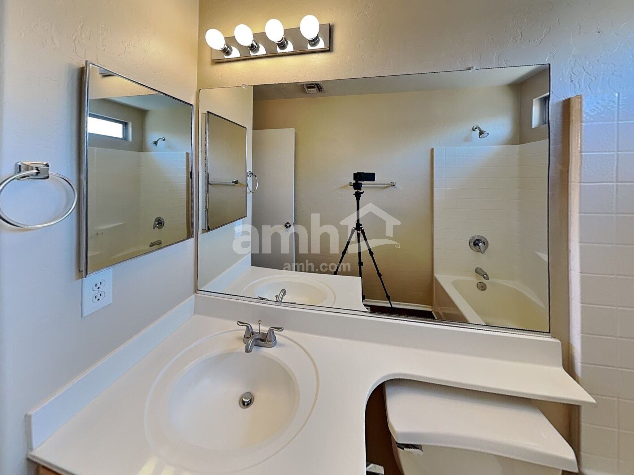 Building Photo - 1505 S 113th Dr