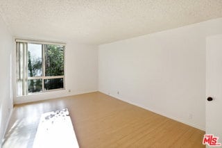 Building Photo - 809 S Bundy Dr