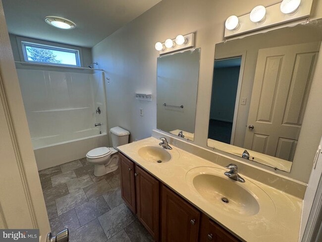 Building Photo - 145 Fayette St