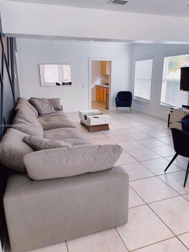 Building Photo - 105 NW 31st St