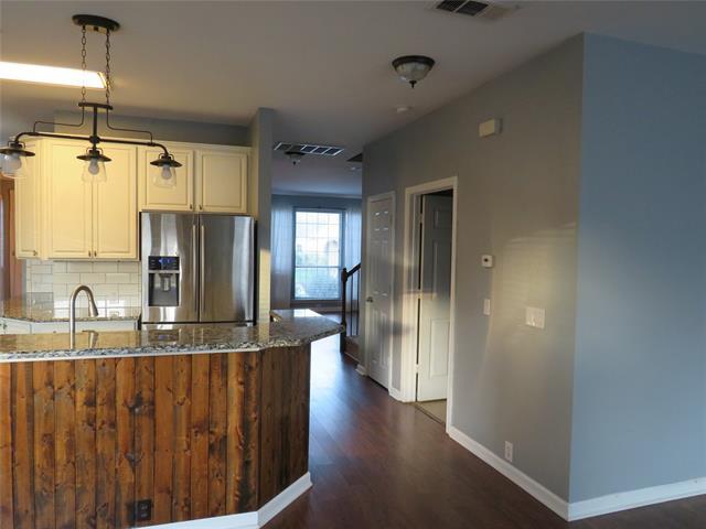Building Photo - 7585 Ravenhill Dr