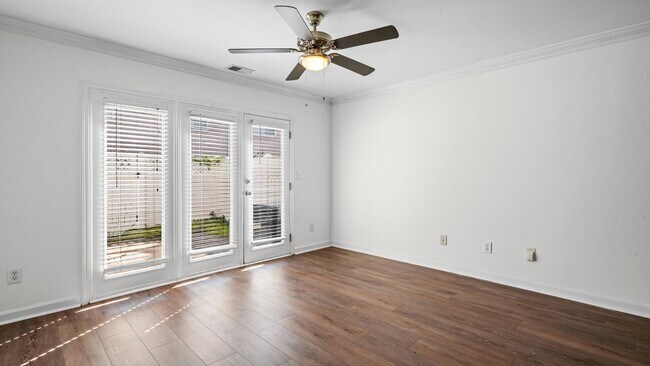 Building Photo - 1224 Green Oaks Ln