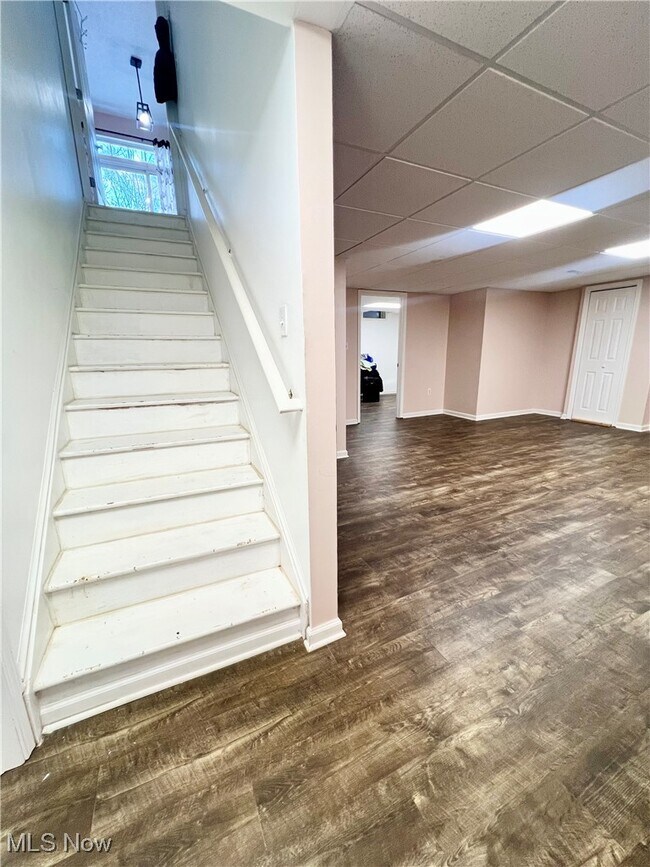 Building Photo - 654 Brookwood Ct