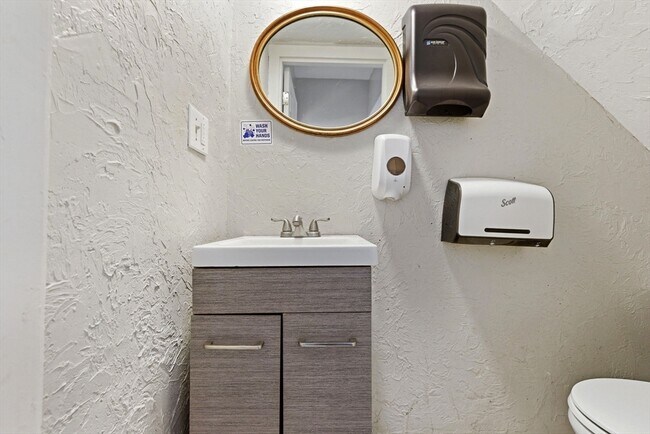 Building Photo - 21 John St