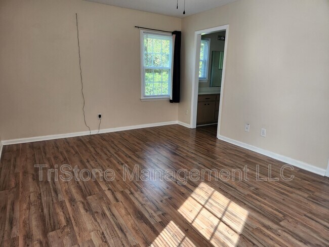 Building Photo - 501 Mary Charlotte Dr