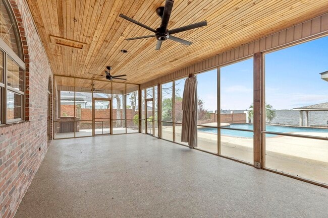 Building Photo - 4329 Edgewater Dr