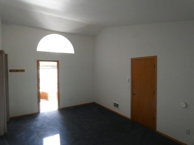 Building Photo - APPLICATION PENDING - *PNW Delight**