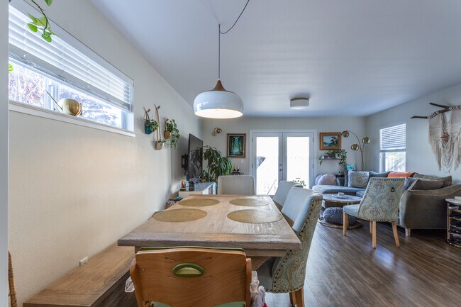 Building Photo - 207 Boyce St