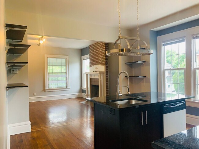 Building Photo - 3 bedroom 1.5 bath one block from Franklin Conservatory