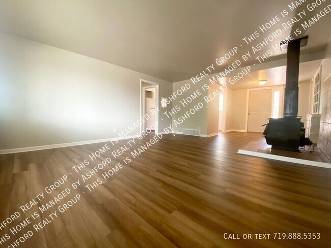 Building Photo - 2215 Bonfoy Ave