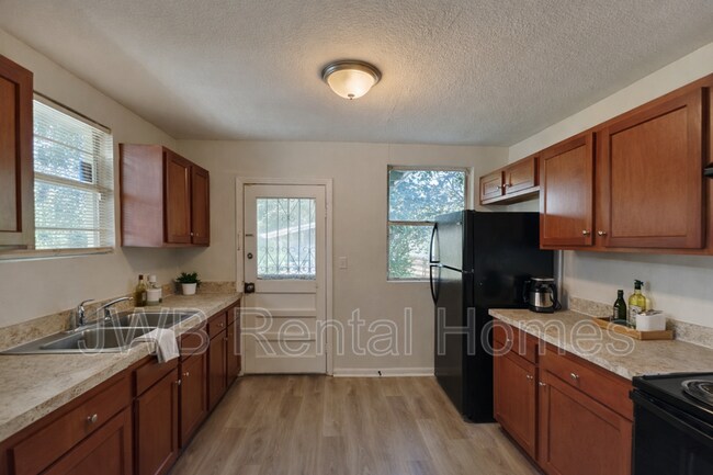 Building Photo - 1593 W 21st St