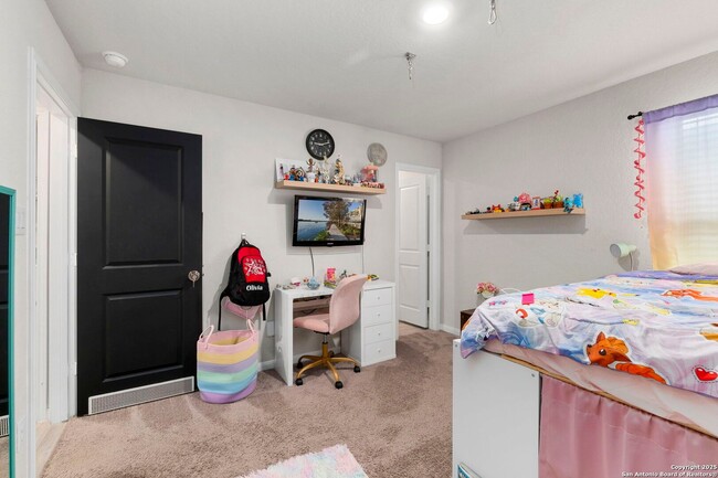 Building Photo - BEAUTIFUL 4-BEDROOM, SINGLE-STORY HOME IN ...