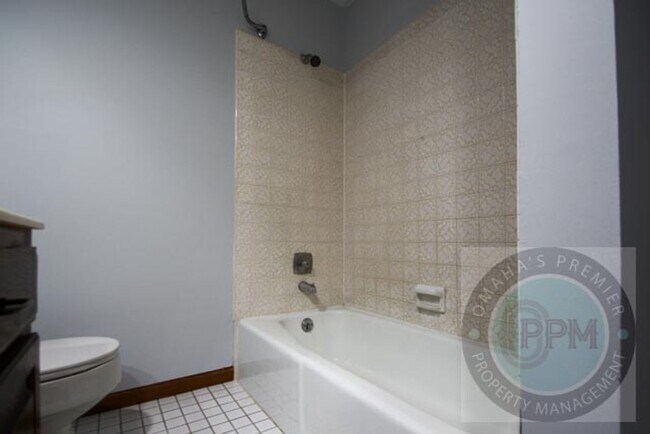 Building Photo - 5614 N 116th Ave
