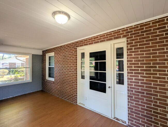 Building Photo - 3930 Yarbrough Ave