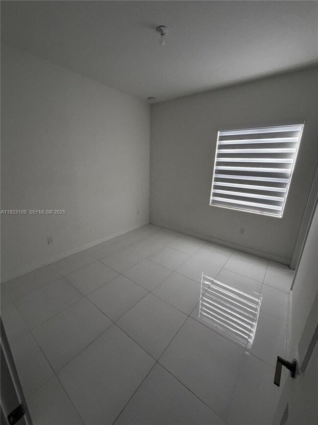 Building Photo - 4398 SW 173rd Ave