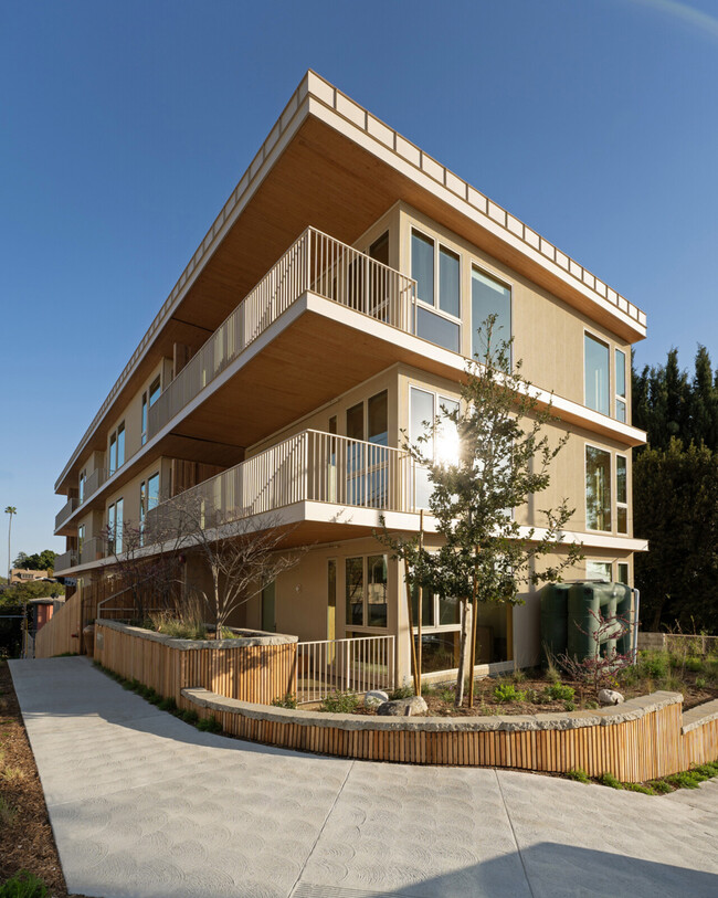 Building Photo - SuperBungalows™ on Marathon Street