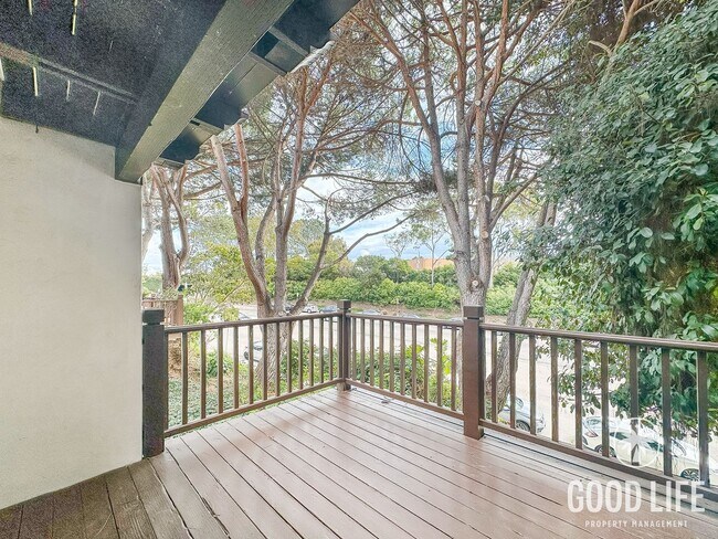 Building Photo - Stunning 2B/2.5BA Townhouse w/ W/D, Private Balconies & Pool!