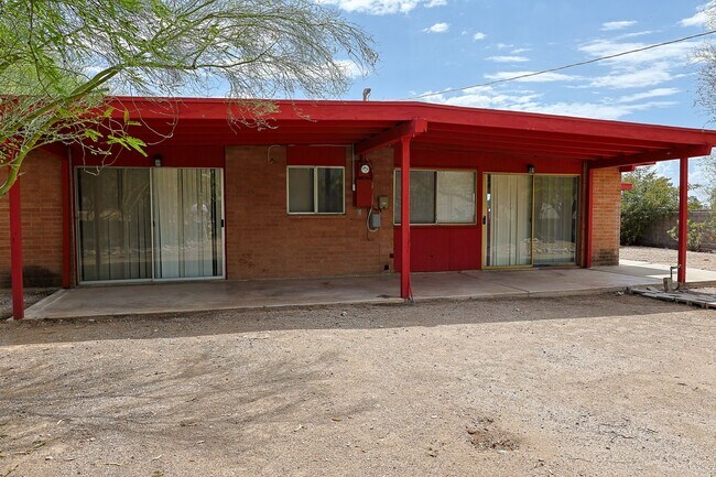 Building Photo - 618 N Medford Dr