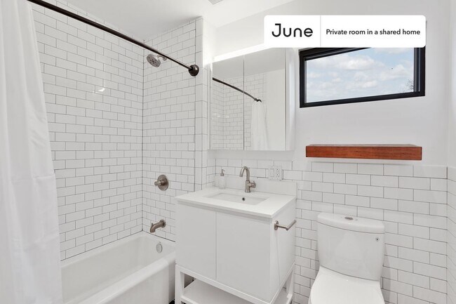 Building Photo - Private bedroom in 5 bed/3 bath Home