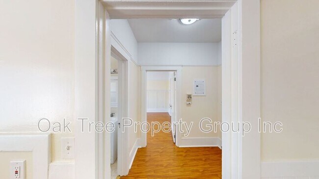 Building Photo - 547 24th St