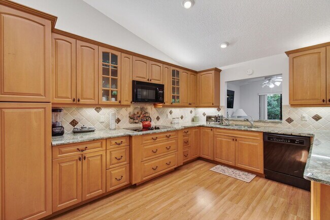 Building Photo - 2925 Riviera Dr