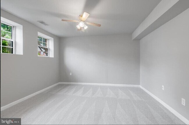 Building Photo - 46607 Carriage Ct