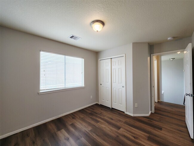 Building Photo - 4075 Mossy Spring Ln