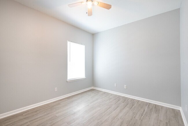 Building Photo - 1302 San Miguel Dr