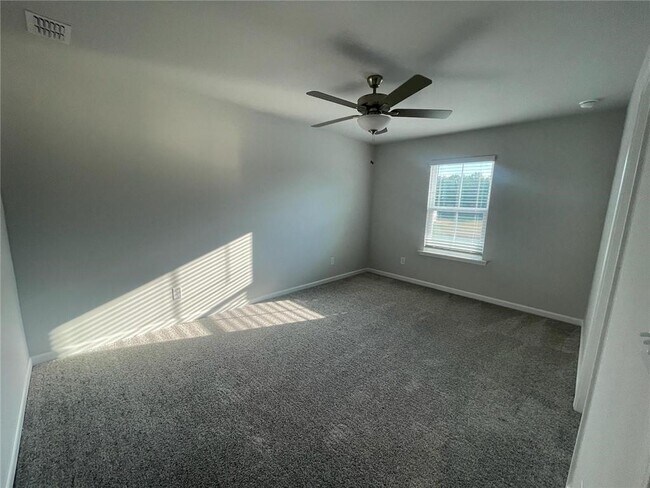 Building Photo - 3156 Morgan Hill Dr SE