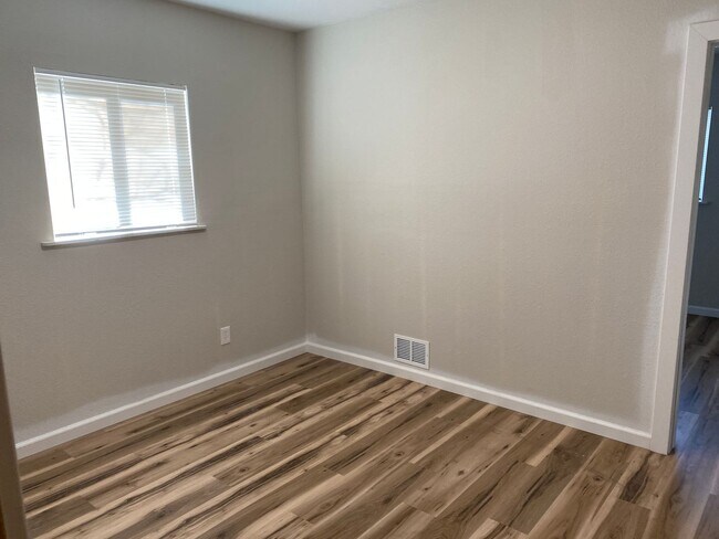 Building Photo - Spacious Single-Story Living with Modern Comforts and Outdoor Appeal