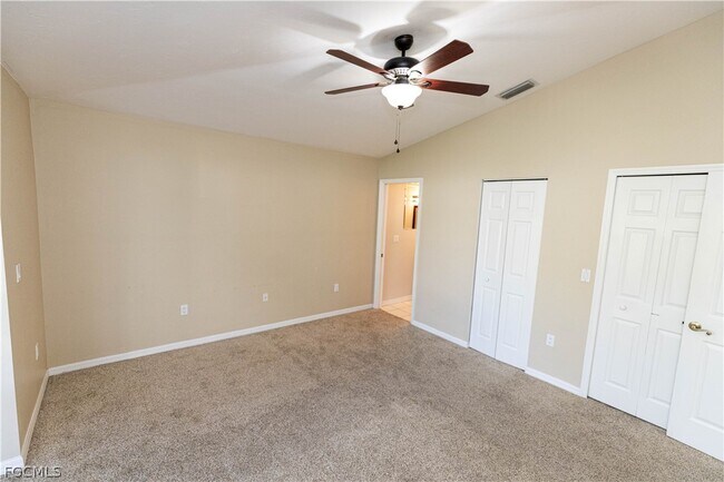 Building Photo - 417 SE 21st Terrace