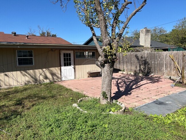 Building Photo - **2 weeks Free Rent***2310 Zinnia Court, K...