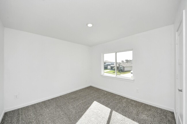 Building Photo - 10438 Plateau Pt Trl