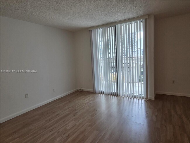 Building Photo - 850 N Miami Ave