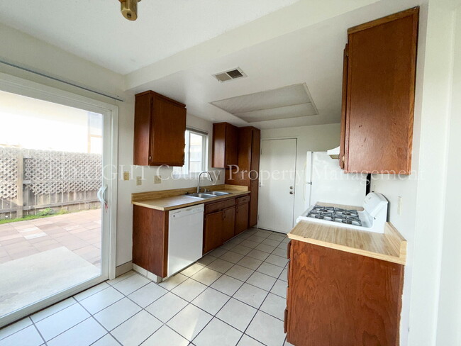 Building Photo - AVAILABLE OCTOBER - 2 Bedroom / 1.5 Bath Apartment in Lompoc