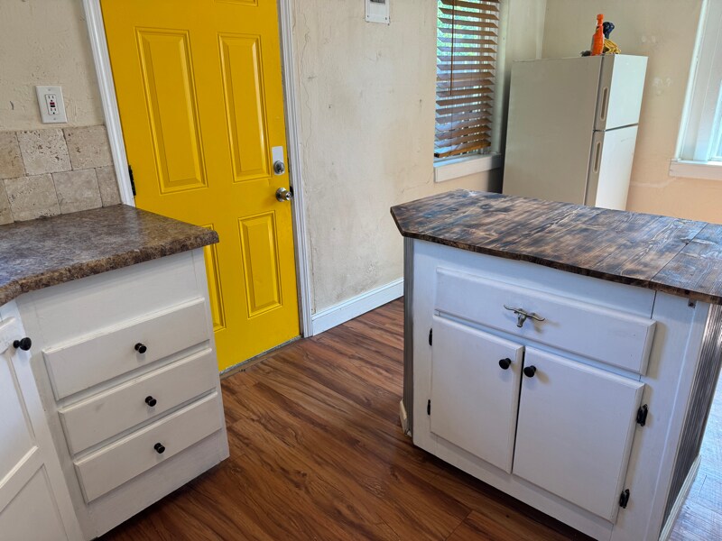 Building Photo - 4613 SW 16th Ave