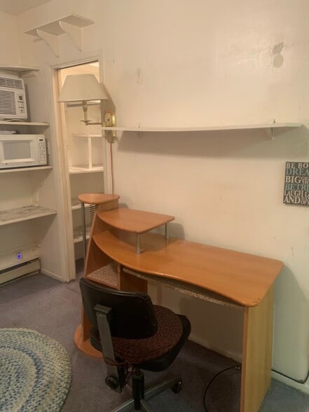 Desk is resdy - 1400 Jessica Ave