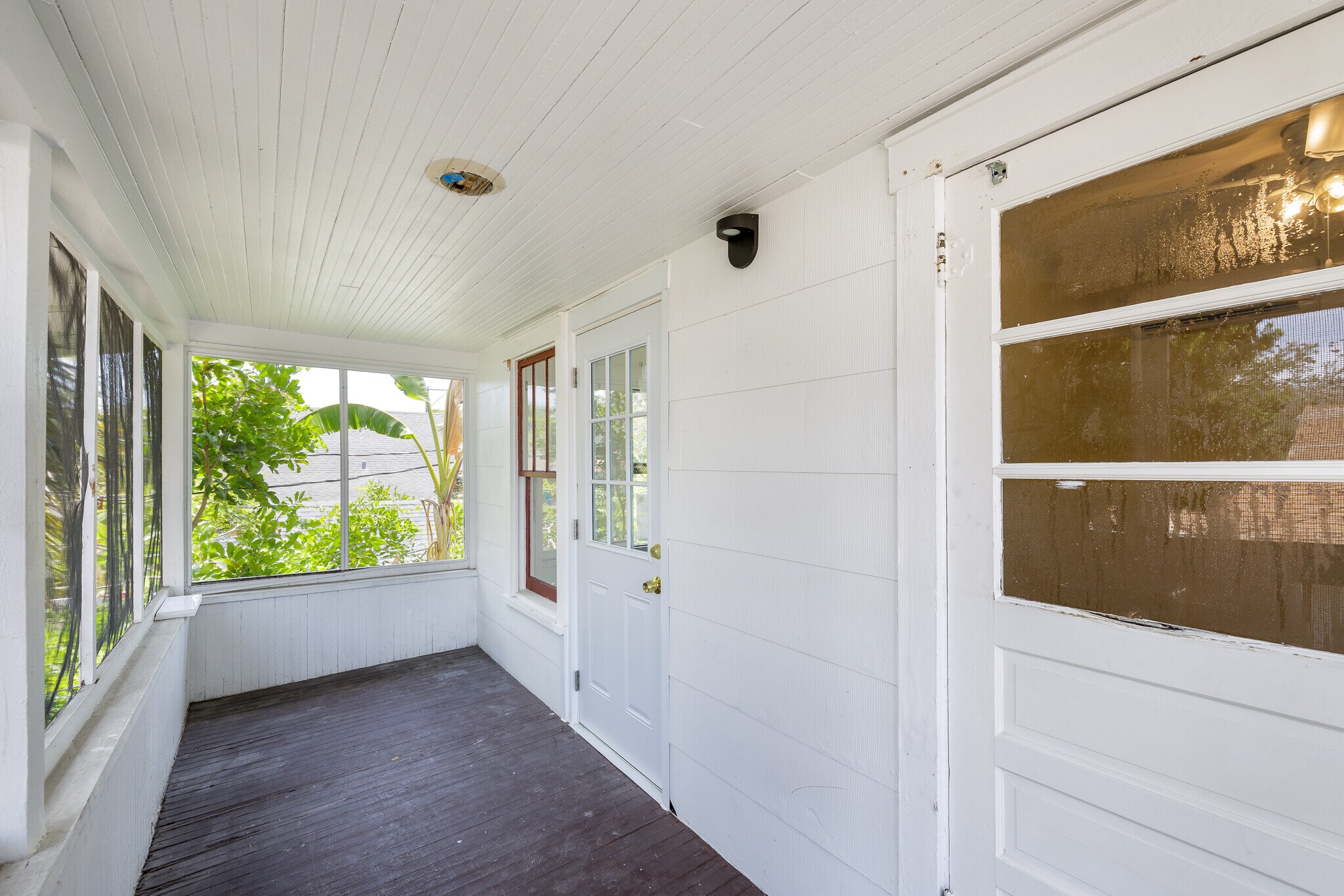 private screened in porch - 618 7th Ave N