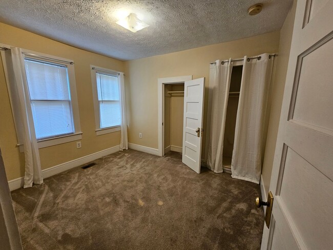 Building Photo - 3 BD / 2 BA Unfurnished