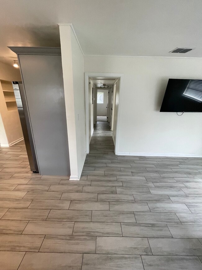 Building Photo - 5420 Lido St