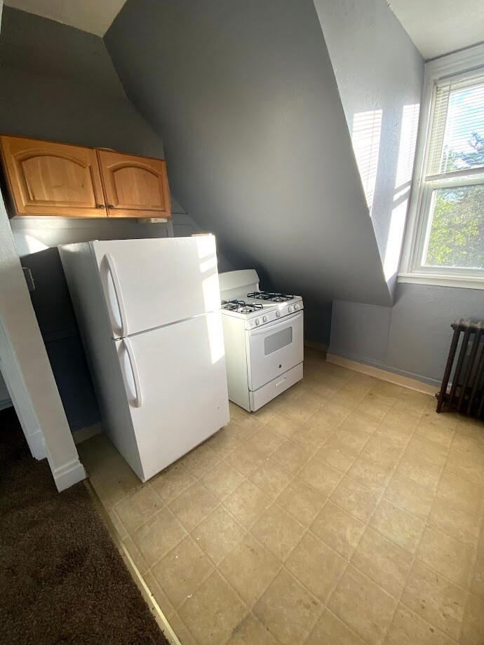 Kitchen - 3859 Brownsville Rd