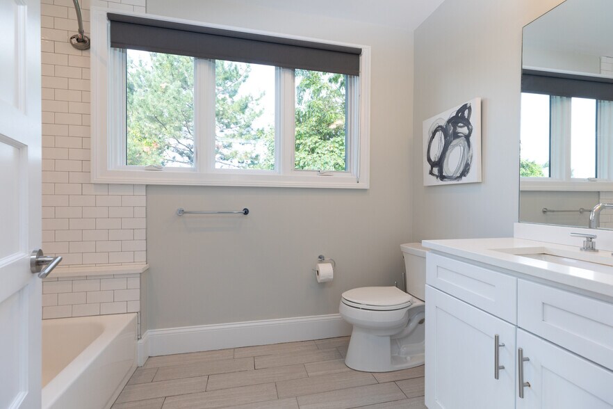 Building Photo - 121 Centre St