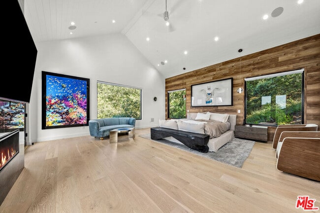 Building Photo - 3140 Coldwater Canyon Ave