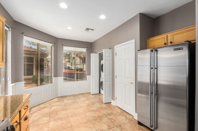 Building Photo - Beautiful Townhome in the Gated Stonecliffe Community – Foothills Living!